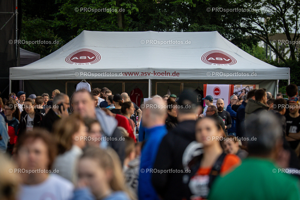 21. ASV Nachtlauf; Koeln, 08.05.24 | Impressionen vom 21. ASV Nachtlauf am 08.05.24 am Tanzbrunnen in Koeln. Foto: BEAUTIFUL SPORTS/Axel Kohring