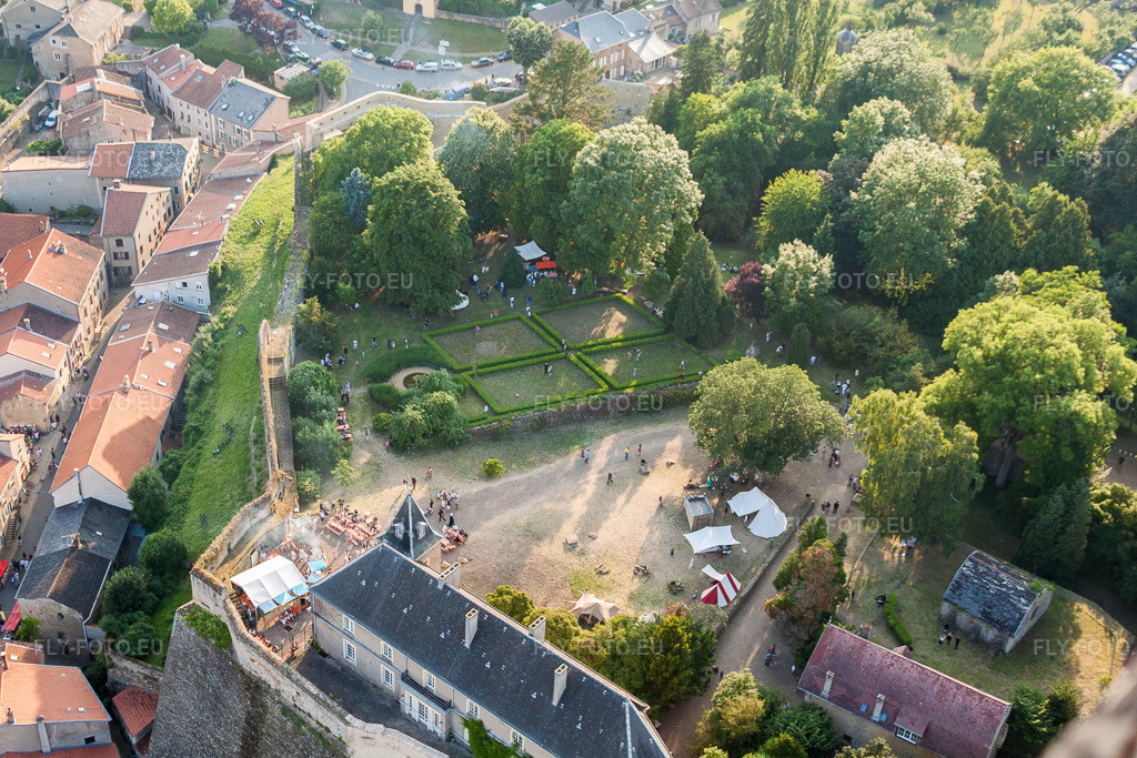 Vue aérienne: Complexe du château de Fort Fort Rodemack à Rodemack dans le département Moselle, France. Photo: IMG_29497.jpg prise le 26/06/2010 par Werner Riehm/FLY-FOTO.eu – Résolution de l'original: 4752 x 3168 px