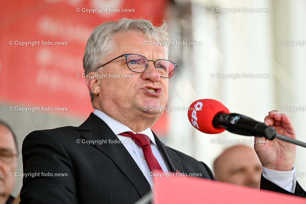 Hauptplatz Linz_ 1. Mai Umzug 2023_ 01.05.2023-64 | 01.05.2023, Hauptplatz Linz, AUT, Hauptplatz Linz, im Bild 1. Mai Umzug 2023 Linz Hauptplatz, SPOE 

Klaus Luger (SP, Bgm. der Stadt Linz)