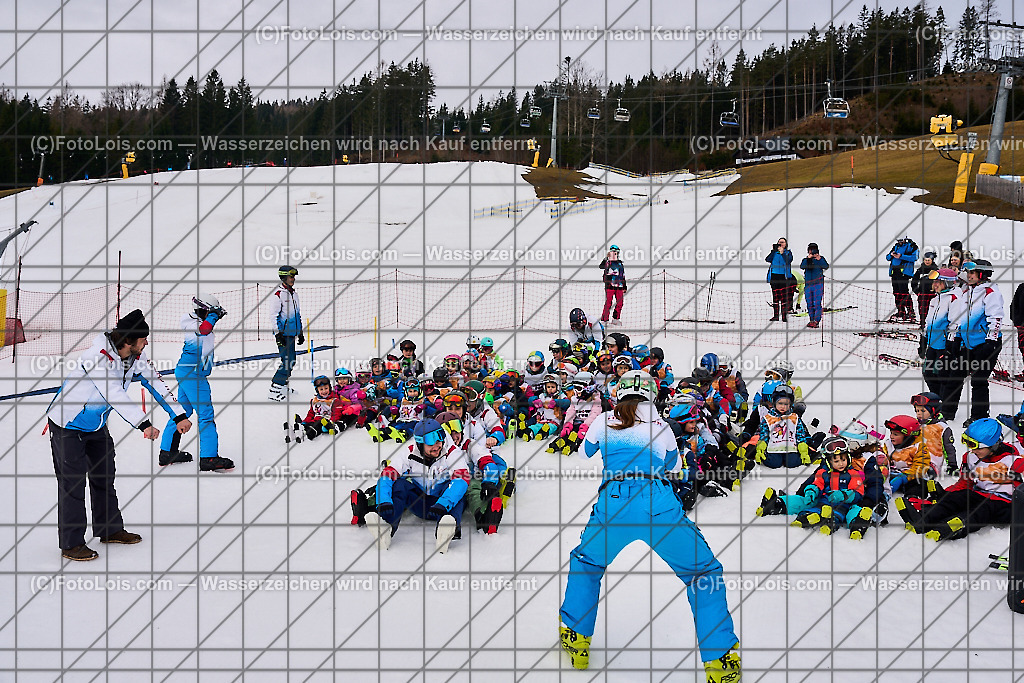 ALP5246_Schischule Haginger_gemeinsame Auswaermuebungen | (C)FotoLois.com, Alois Spandl. Schischule Haginger, Semesterkurs-Abschlusstag mit Rennlaufbewerb, Fr 9. Februar 2024.