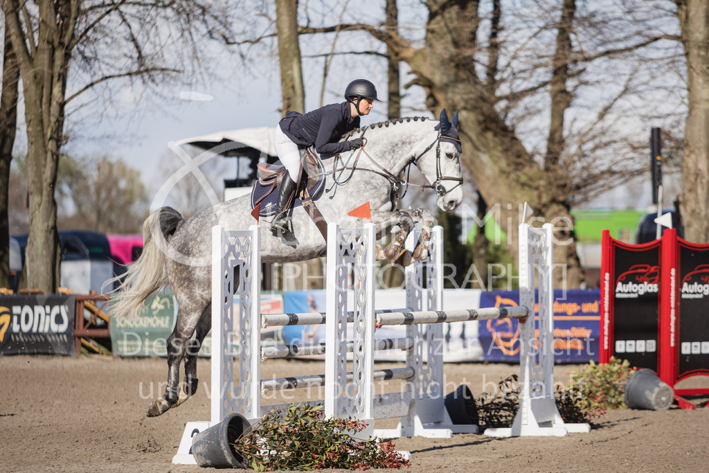 230411_Mühlen_04SprPf-L-450 | Deine schönsten Turniermomente als professionelle Fotos! Entdecke hochwertige Pferdesport-Fotografie im Online-Shop. Jetzt Fotos finden & bestellen!