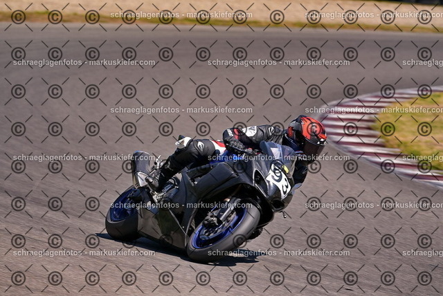 26bt05-1032 | markuskiefer.com - Realisiert mit Pictrs.com