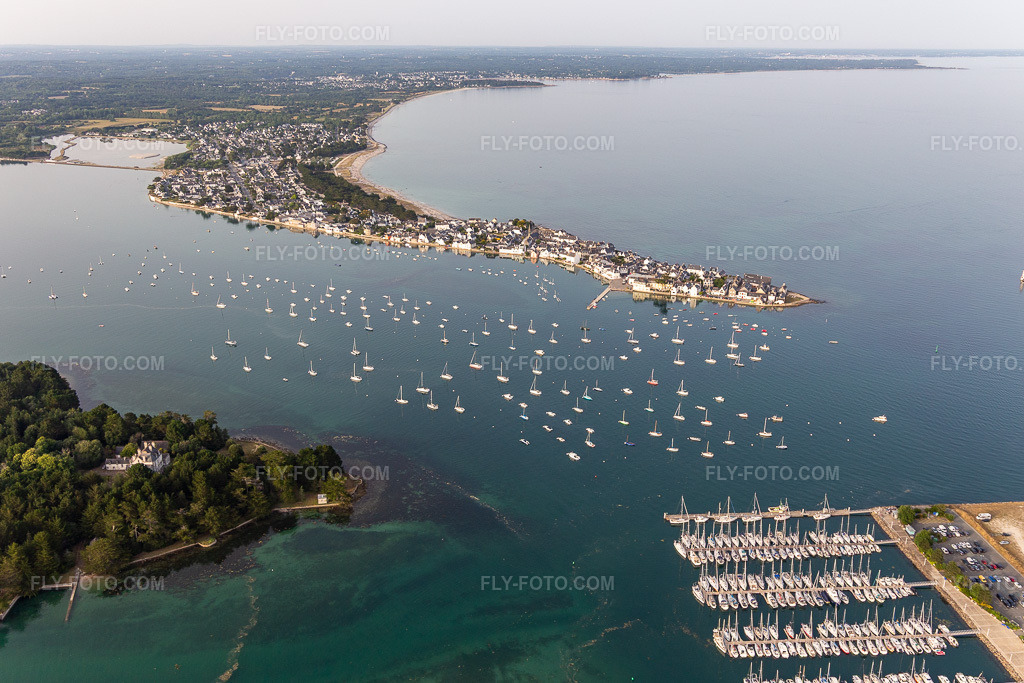 Aerial view: Half brush Île-Tudy in Brittany in Île-Tudy in the state Finistere, France. – Photo: IMG_132512.jpg taken on 06/17/2022 by Werner Riehm/FLY-FOTO.com – Resolution of the original: 5152 x 3434 px