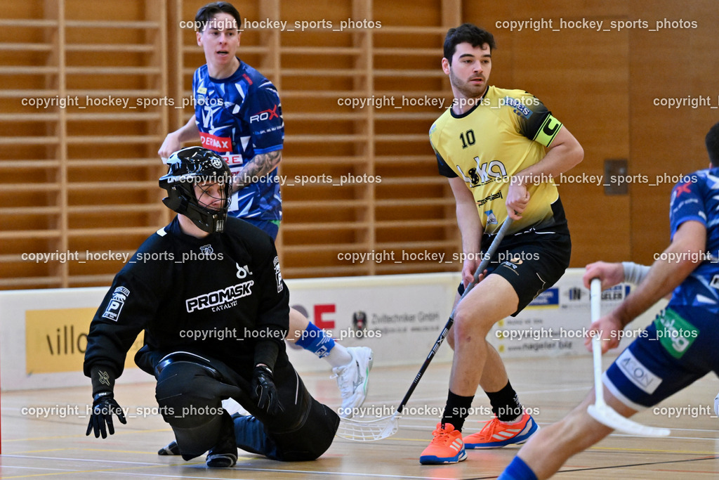 VSV Unihockey  vs. FBK Loka  | #84 Tim Luznar FBK Loka, #71 Leon Widnig VSV Unihockey, #10 Luka Peklaj FBK Loka, VSV Unihockey  vs. FBK Loka , VSV Unihockey  vs. FBK Loka  am 25.01.2026 in Villach (Ballspielhalle St. Martin), Austria, (Photo by Bernd Stefan)