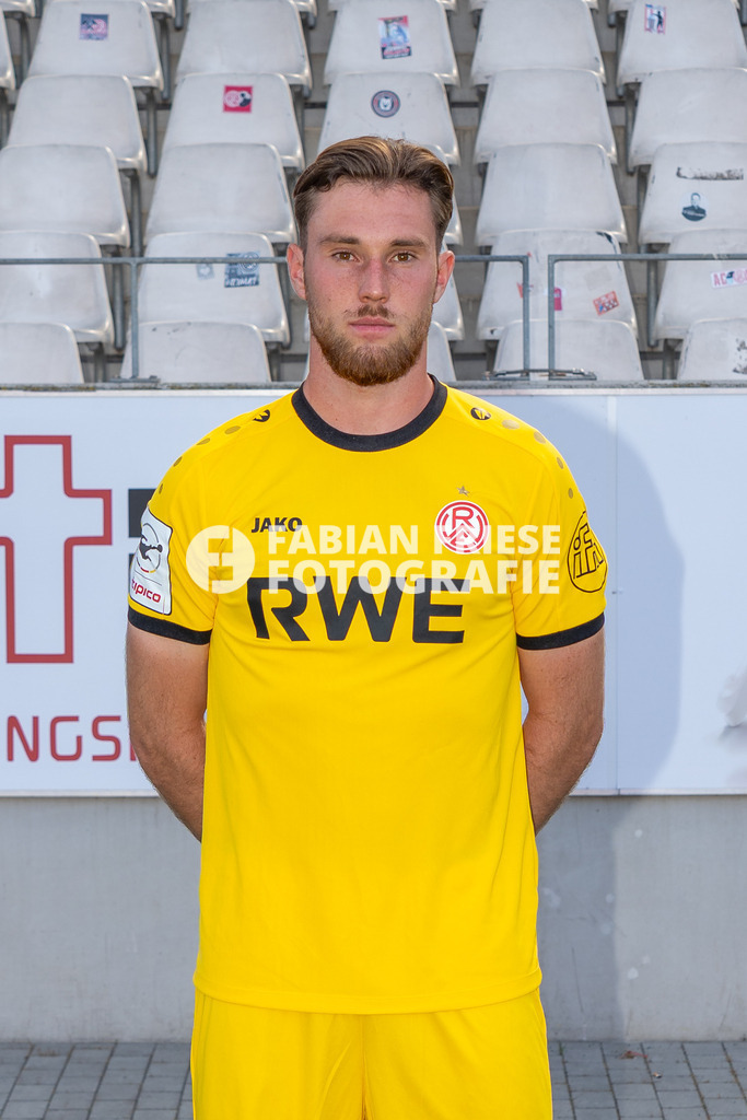 Rot-Weiss Essen; 3. Liga, Portraettermin 2026/2027, Foto: Eibner-Pressefoto/Fabian Friese | Malte Bruening (Rot-Weiss Essen, #25),Rot-Weiss Essen; 3. Liga, Portraettermin 2026/2027, Foto: Eibner-Pressefoto/Fabian Friese - Realisiert mit Pictrs.com