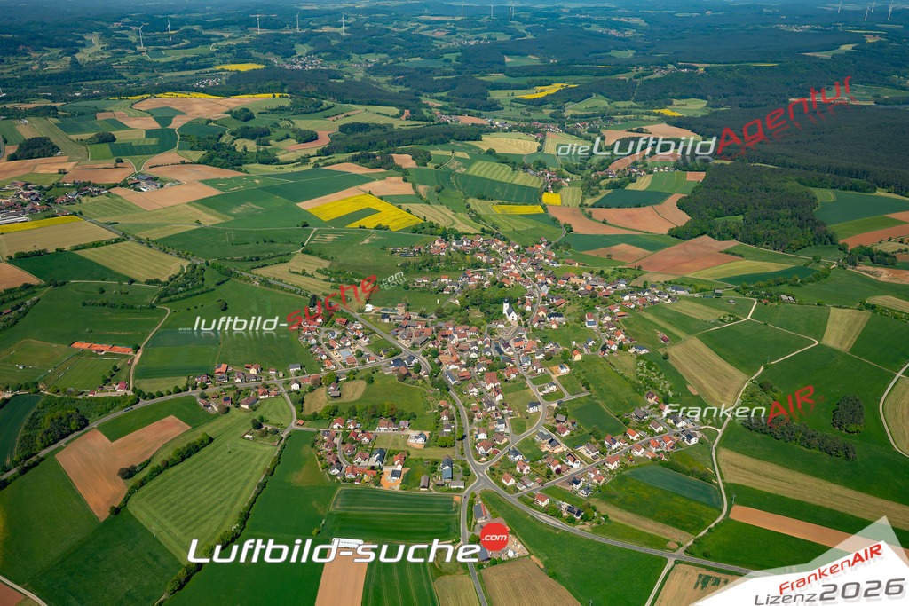 Klassische Luftaufnahme ohne Drohne zeigt:Troschenreuth bei Pegnitz - Die Luftbildaufnahme wurde 2025 vom UL-Flugzeug heraus erstellt ( keine Drohne ) - Hochauflösende Luftaufnahme -Nicht vergleichbar mit Google Maps oder Satelittenbilder- Die Geschenkidee !Mit Lizenz und Bildrechte bestellbar