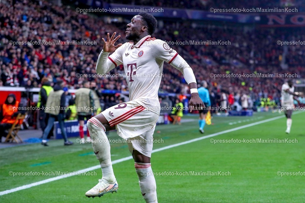 UCL11032501107 | 11.03.2025, Fußball, UEFA Champions League, Bayer 04 Leverkusen - FC Bayern München, Achtelfinale Rückspiel, BayArena, Saison 2024 2025: Torjubel nach dem 2:0 durch Torschütze Alphonso Davies (FC Bayern #19)DFB regulations prohibit any use of photographs as image sequences and or quasi-video.