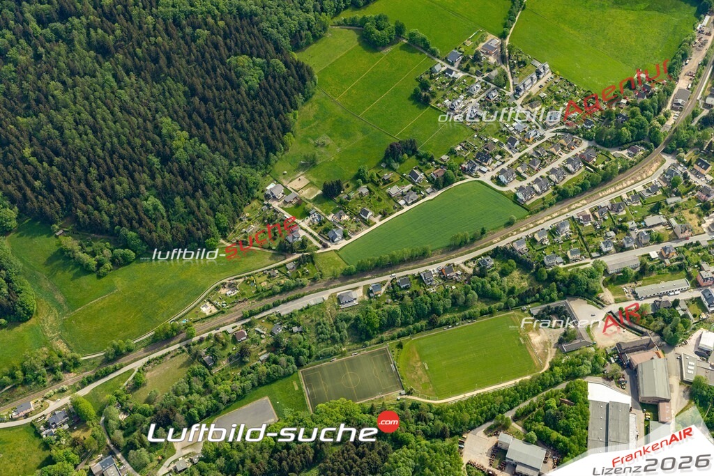 Die Luftaufnahme Niederlößnitz - Lößnitz wurde 2022 vom Flugzeug aus (keine Drohne) erstellt. Hohe Auflösung -für große Poster und Wandbilder geeignet - Garantiert!