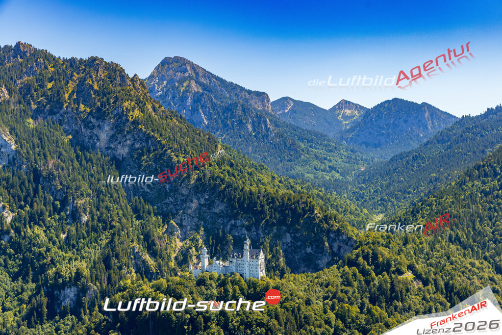 Schöne Luftaufnahme als Geschenk in Schloss Neuschwanstein Schwangau - Die Luftbildaufnahme wurde 2025 vom UL-Flugzeug heraus erstellt ( keine Drohne ) - Hochauflösende Luftaufnahme -Nicht vergleichbar mit Google Maps oder Satelittenbilder- Die Geschenkidee !Mit Lizenz und Bildrechte bestellbar