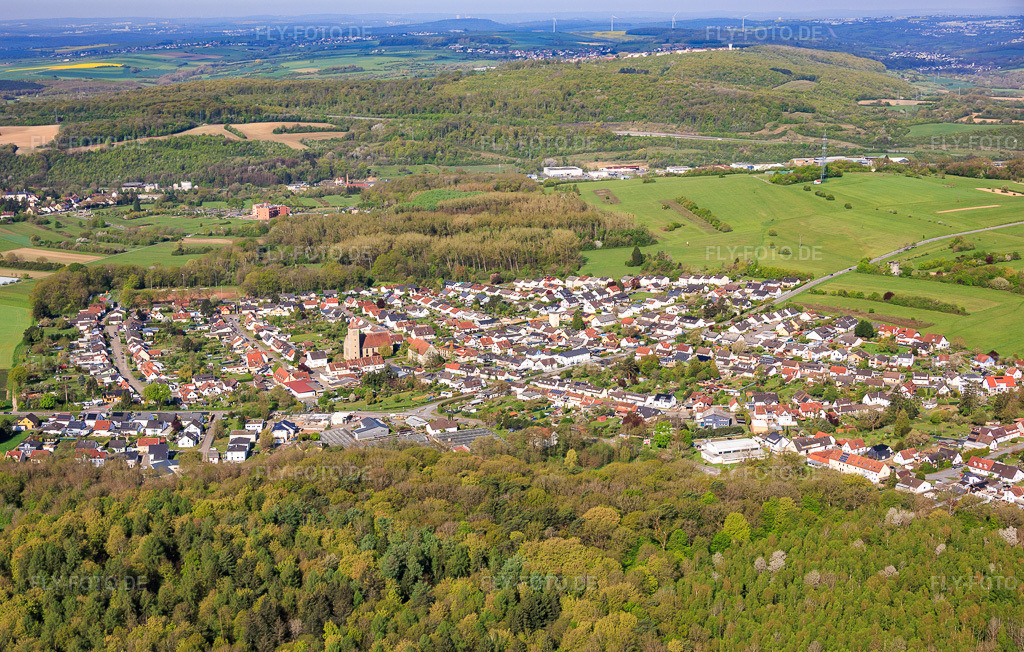 Luftbild: Ortsansicht von Südosten im Ortsteil Sitterswald in Kleinblittersdorf im Bundesland Saarland in Deutschland.Foto: IMG_154949.jpg vom 18.04.2026 durch Werner Riehm/FLY-FOTO.deAuflösung des Originals: 5665 x 3607 px