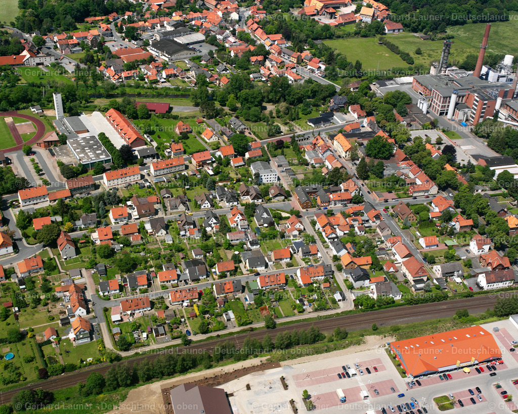 2638202 | SCHLADEN 09.06.2006 Wohngebiet einer Einfamilienhaus- Siedlung  in Schladen im Bundesland Niedersachsen, Deutschland // Single-family residential area of settlement  in Schladen in the state Lower Saxony, Germany Foto: Gerhard Launer