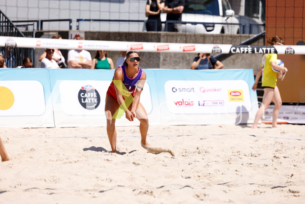 Obi BeachTour 2026 - Basel | BASEL, SWITZERLAND - JULY 18: ZOÉ FLÜCKIGER (SUI) during the Obi BeachTour 2026 match between BOSSART / ABBÜHL (SUI) and FLÜCKIGER / DEMIERRE (SUI) at Barfüsserplatz on July 18, 2026 in Basel, Switzerland. - Realisiert mit Pictrs.com