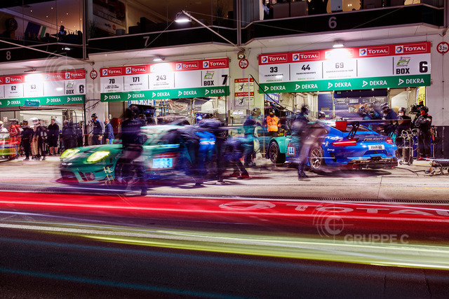 06_24hNbr20_031592LDN_LDN | (33): Falken MotorsportsKlaus Bachler, Sven Müller, Christian Engelhart, Dirk WernerPorsche 911 GT3 R(44): Falken MotorsportsKlaus Bachler, Sven Müller, Peter Dumbreck, Martin RaggingerPorsche 911 GT3 R - Realisiert mit Pictrs.com