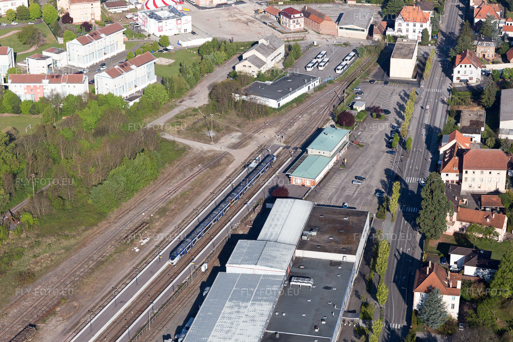 Vue aérienne: Gare ferroviaire à Wissembourg dans le département Bas Rhin, France. Photo: IMG_099287.jpg prise le 30/04/2017 par Werner Riehm/FLY-FOTO.euRésolution de l'original: 5472 x 3648 px