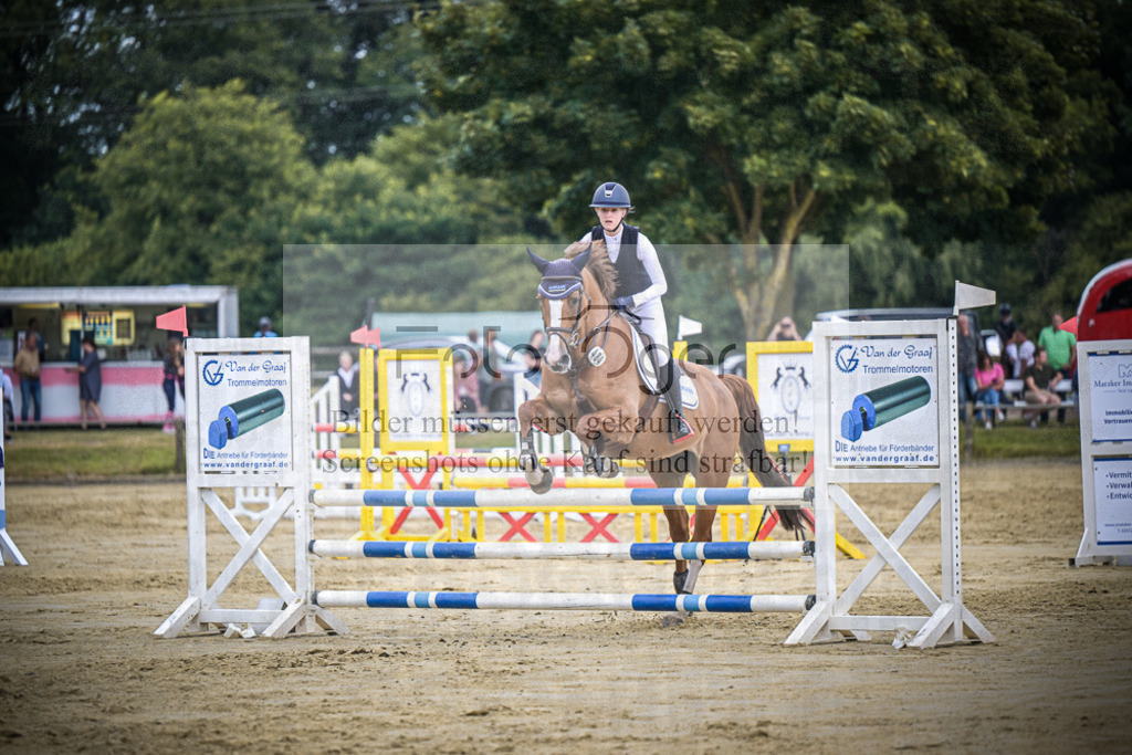 DOS_8039 | Entdecke hochwertige Reitturnierfotos von Foto Oger. Professionell, emotional und authentisch – jetzt Lieblingsmomente im Shop bestellen. - Realisiert mit Pictrs.com