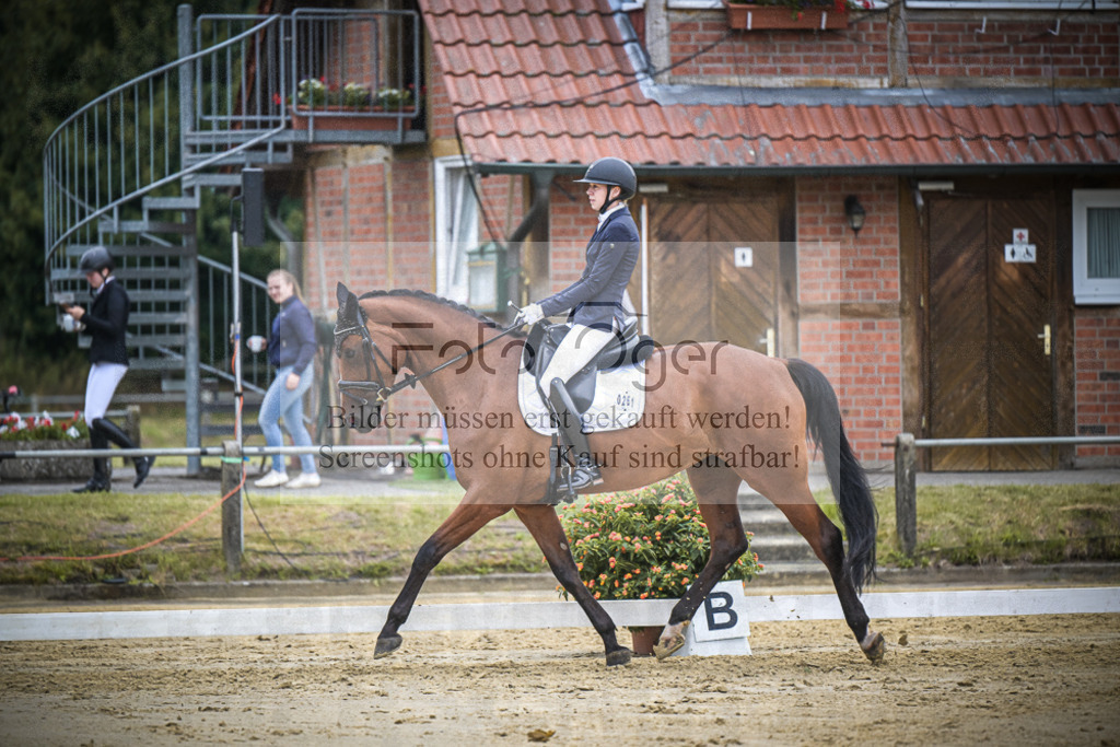 DOS_3526 | Entdecke hochwertige Reitturnierfotos von Foto Oger. Professionell, emotional und authentisch – jetzt Lieblingsmomente im Shop bestellen.Deutschlandweite Turnierfotografie. - Realized with Pictrs.com