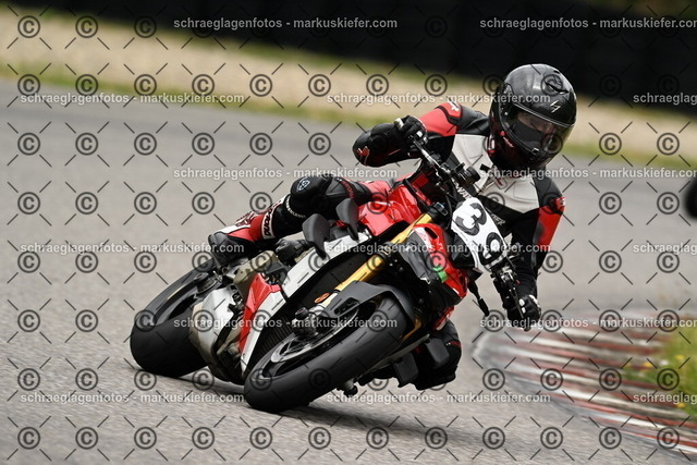 25bt02-1211 | markuskiefer.com - Realisiert mit Pictrs.com