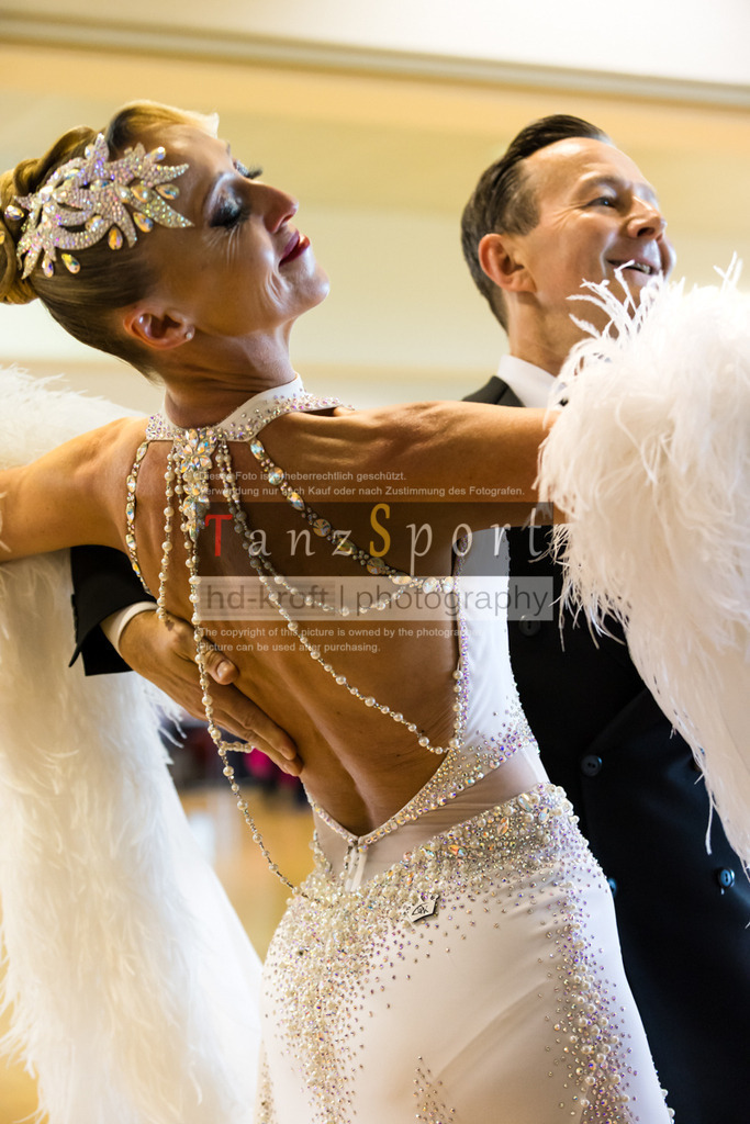 20250906_LM_By_Masters-III-S-Std_6495 | Tanzsportbilder, Standardtanz, Lateintanz, WDSF, DTV, LTVB, dancecomp, goc, hessen tanzt, blaues band der spree, walzer, tango, wiener walzer, slowfox, quickstepp, samba, rumba, cha-cha-cha, paso doble. jive, hd-kroft photography, turniertanzsport