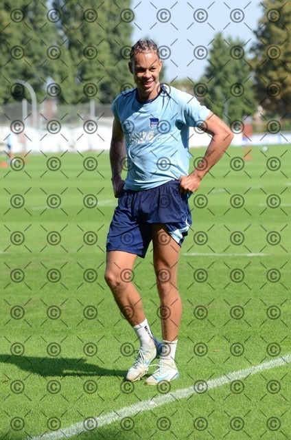 RGE_9937 | Derry Scherhant spielte insgesamt fünf Jahre für Hertha BSC. Er wechselte zur Spielzeit 2025/26 zum SC Freiburg. Fotograf: Ralf Gebhardt - Realisiert mit Pictrs.com