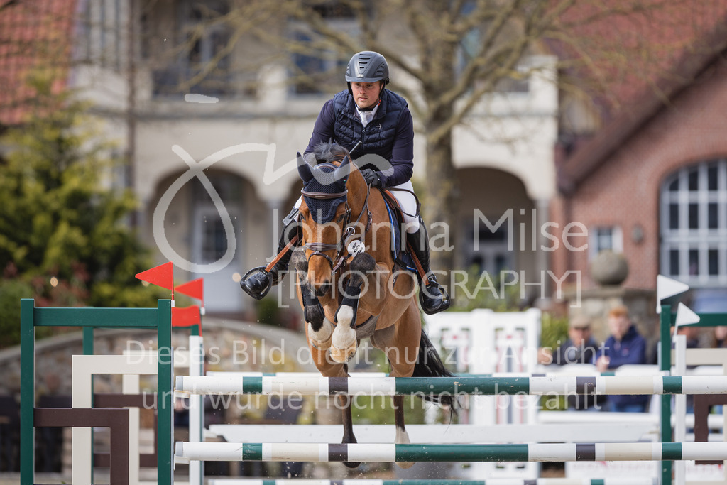 230426_HofSosath_S-Spr-415 | Deine schönsten Turniermomente als professionelle Fotos! Entdecke hochwertige Pferdesport-Fotografie im Online-Shop. Jetzt Fotos finden & bestellen!
