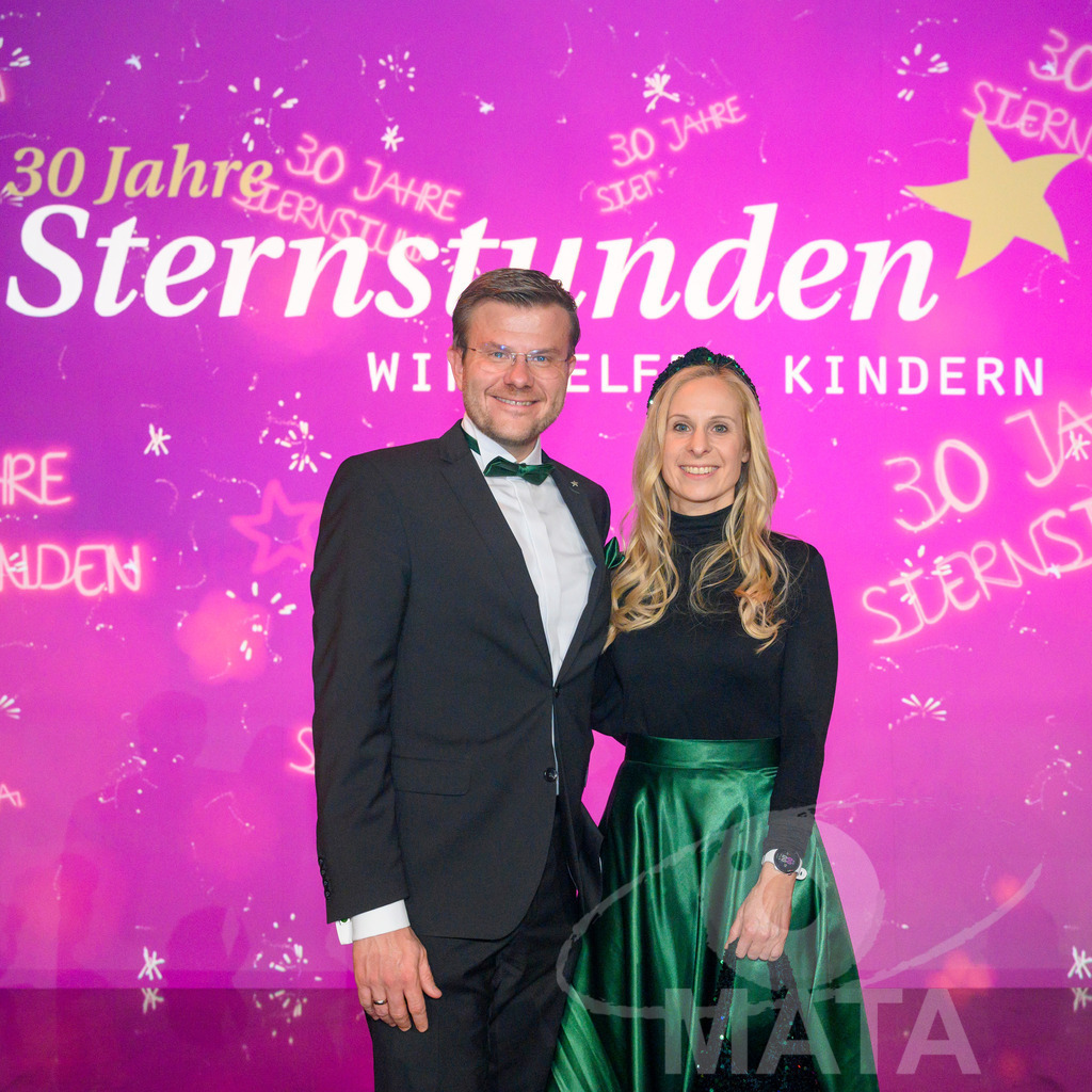_DWA2213-2 | Marcus König  und Ehefrau Anke König bei '30 Jahre Sternstunden-Gala 2023' in der Frankenhalle. Nürnberg, 15.12.2023 - Realisiert mit Pictrs.com