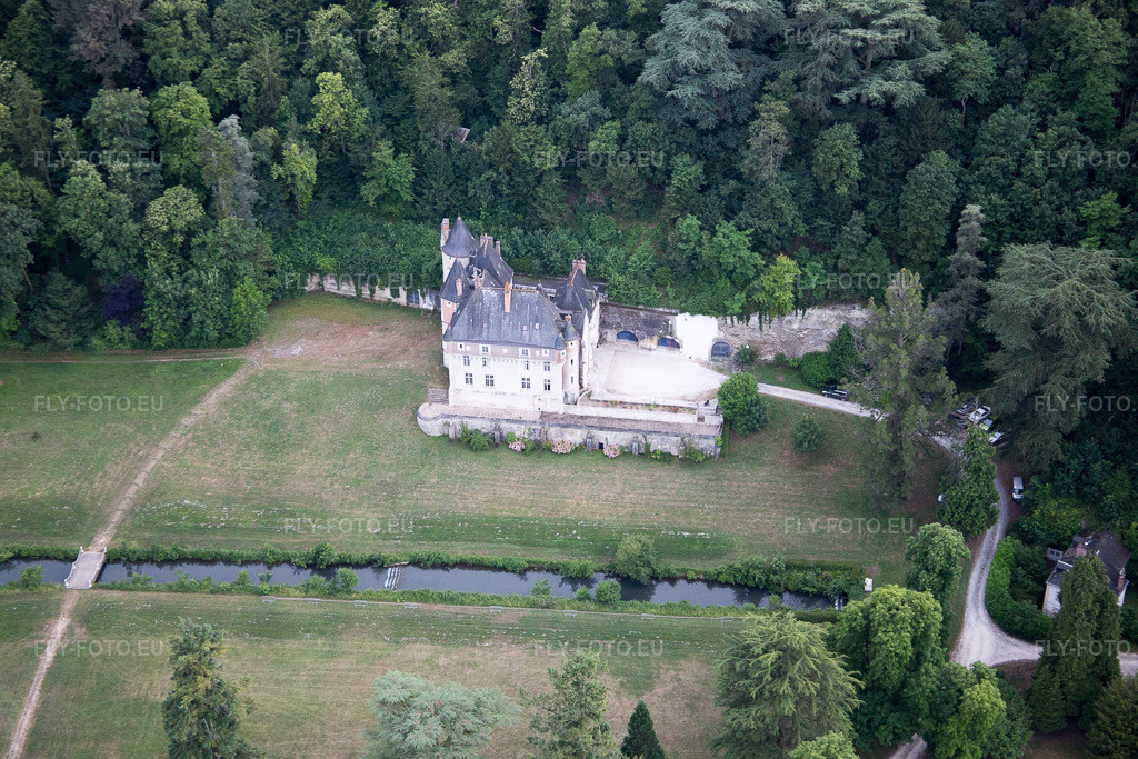 Vue aérienne: Vue de la ville à Pocé-sur-Cisse dans le département Indre et Loire, France. Photo: IMG_082309.jpg prise le 20/06/2015 par Werner Riehm/FLY-FOTO.eu – Résolution de l'original: 5472 x 3648 px