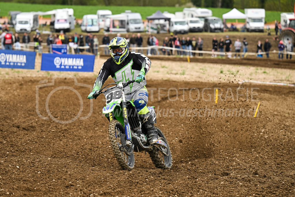 Motocross Schlatt bei Winterthur - 30. April 2023 | #98 Bollhalder Patrick aus Busswil (CH) auf Kawasaki Kxf in der Kategorie Senioren am Motocross Schlatt bei Winterthur, 30. April 2023. 
Instagram: @mx_schlatt | @mc_wila | @sam_schweiz
Bild: Sportfotografie Markus Aeschimann | www.markus-aeschimann.ch - Realisiert mit Pictrs.com