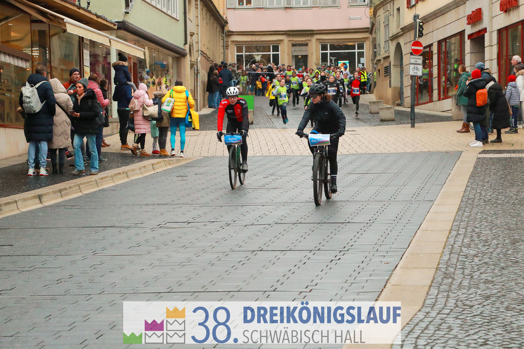 1700m Stadtwerke Jugendlauf | 3 Koenigslauf 2024 1700m Stadtwerke Jugendlauf - Realisiert mit Pictrs.com