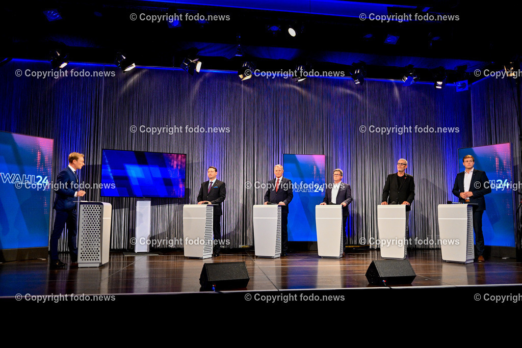 Pressewahldienst Linz zur Nationalratswahl 2024_ 29.09.2024-80 | 29.09.2024, Ursulinenhof Linz AUT, Nationalratswahl 2024, Pressewahldienst im Bild Stefan Hartl (Chefredakteur ORF Oberoesterreich), LH-Stv. Manfred Haimbuchner (FP), LH Thomas Stelzer (VP, Landeshauptmann Ooe), LR Michael Lindner (SP), Johannes Egger (Neos, Landesgeschaeftsfuehrer), LR Stefan Kaineder (Die Gruenen)