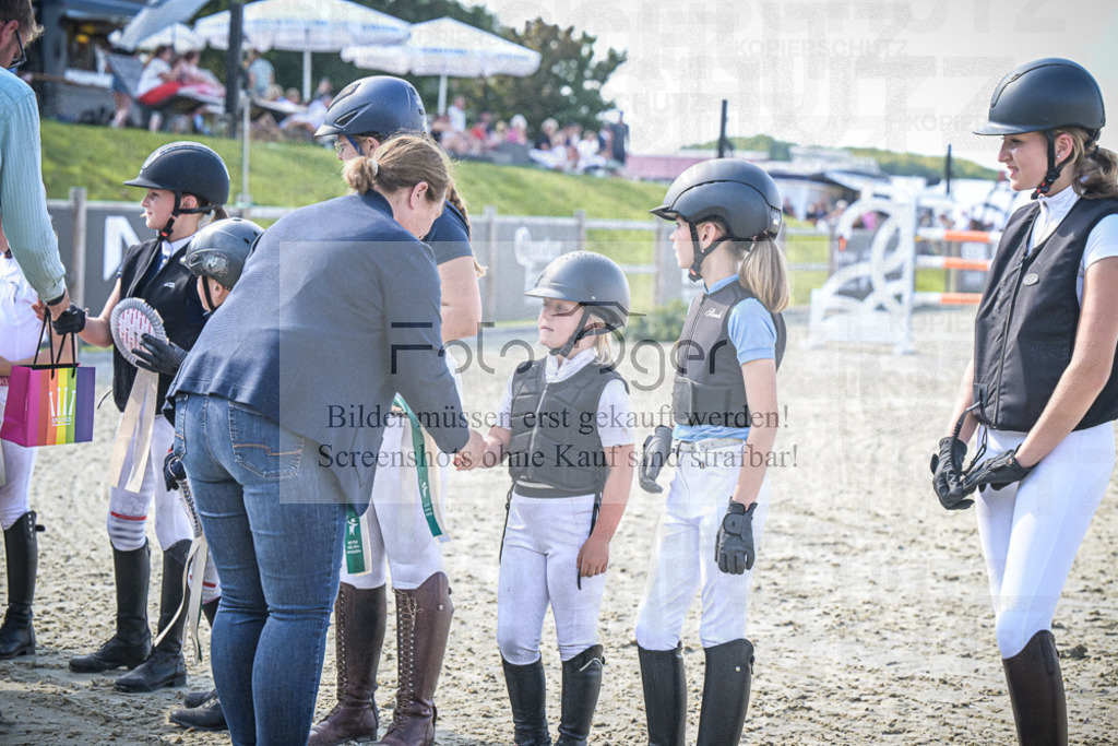 DOS_0040 | Entdecke hochwertige Reitturnierfotos von Foto Oger. Professionell, emotional und authentisch – jetzt Lieblingsmomente im Shop bestellen.Deutschlandweite Turnierfotografie. - Realisiert mit Pictrs.com