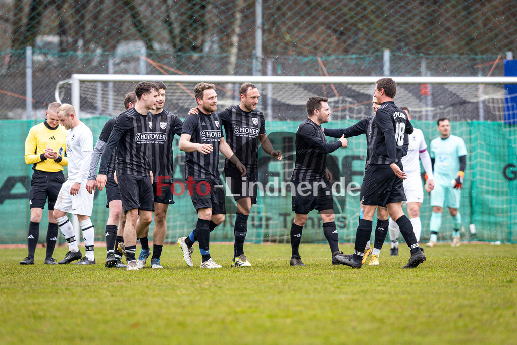 SV Polling gegen VfL Denklingen | Fußball Herren Bezirksliga Oberbayern Süd 2025/26 23. Spieltag, SV Polling gegen VfL Denklingen, 20260329,Torjubel Michael STOßBERGER (SV Polling 20),2026-03-29 in Polling (Sportplatz Polling), Michael STOßBERGER (SV Polling 20), Maximilian BAUMGARTNER (SV Polling Kapitän 11), Philip SCHÖTTL (SV Polling 16)Copyright: WolfgangxLindner www.foto-lindner.de