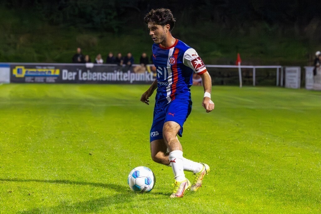 Fußball, Badischer Pokal 2025/26, Viertelfinale: ASV Eppelheim gegen VfR Mannheim***Bild: Umut Sentürk (21, VfR Mannheim) | Fußball, Badischer Pokal 2025/26, Viertelfinale: ASV Eppelheim gegen VfR Mannheim***Bild: Umut Sentürk (21, VfR Mannheim) - Realisiert mit Pictrs.com