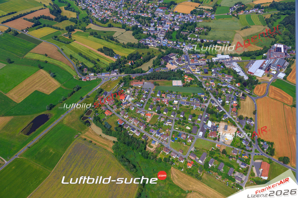 Die Luftaufnahme der Stadt Roeslau wurde vom UL-Flugzeug heraus erstellt ( keine Drohne )- hohe Auflösung für beste Qualität