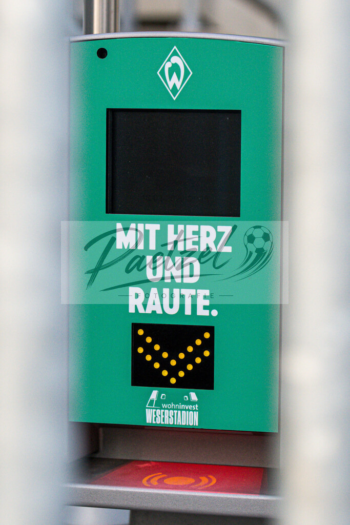 20200318_TRASVW_0020 | Fussball, Herren: . Kartenlesegeraet für die Eintrittskarten am 18.03.2020 in Bremen, Deutschland. - Realisiert mit Pictrs.com