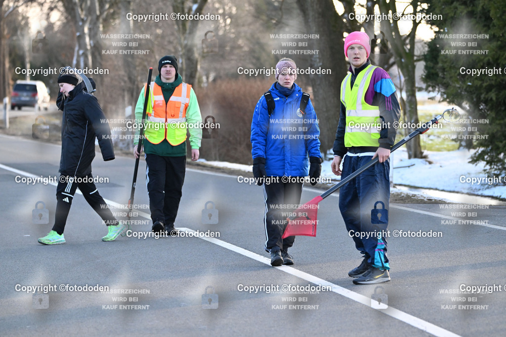 DSC_0418 | Hannah Janßen / Blomberg (mitte) mit Bahnanweiser Oke Goldenstein (rechts) hinten Tanja Feith / Südarle mit Bahnanweiser Thole Brüling