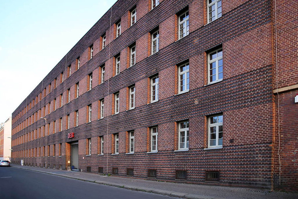Konsumzentrale | Entdecke über 20 Kategorien Leipzig-Motive: Foto-Downloads, hochwertige Poster, Leinwand- & Fine-Art-Prints. Jetzt Lieblingsfoto im Bildlexikon Leipzig Shop bestellen!