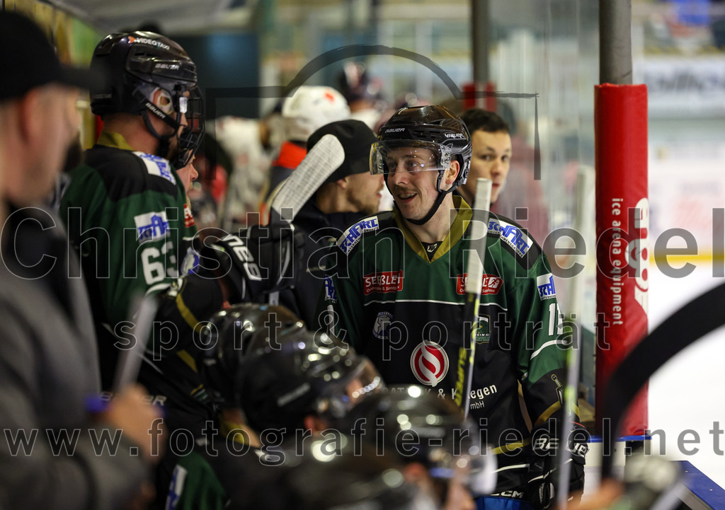 2023-03-03_133_TSV_Erding_gegen_ESC_Kempten | Erding, Deutschland, 03.03.2023:
Eishockey, Bayernliga Playoffs 2022 / 2023, Viertelfinale, TSV Erding gegen ESC Kempten, Endergebnis: 9:3

Sebastian Busch (Erding Gladiators, #11)

Foto: Christian Riedel / fotografie-riedel.net