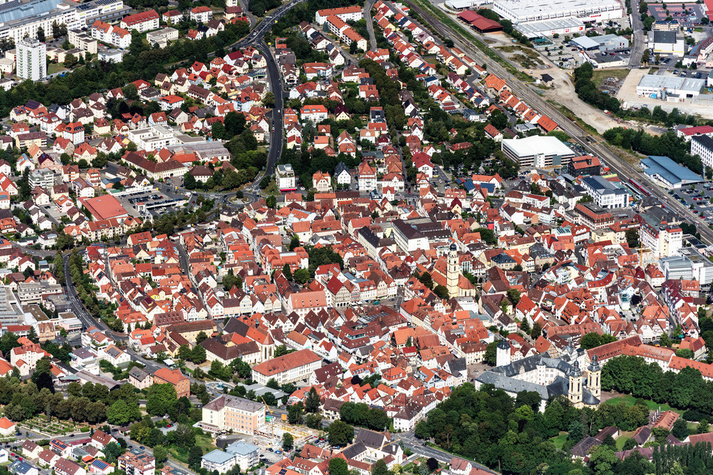 dr__0037649.jpg | BAD MERGENTHEIM 22.07.2019 Altstadtbereich und Innenstadtzentrum zwischen Oberer Graben und Unterer Graben in Bad Mergentheim im Bundesland Baden-Württemberg, Deutschland. // Old Town area and city center between Oberer Graben and Unterer Graben in Bad Mergentheim in the state Baden-Wurttemberg, Germany. Foto: Daniel Reiter
