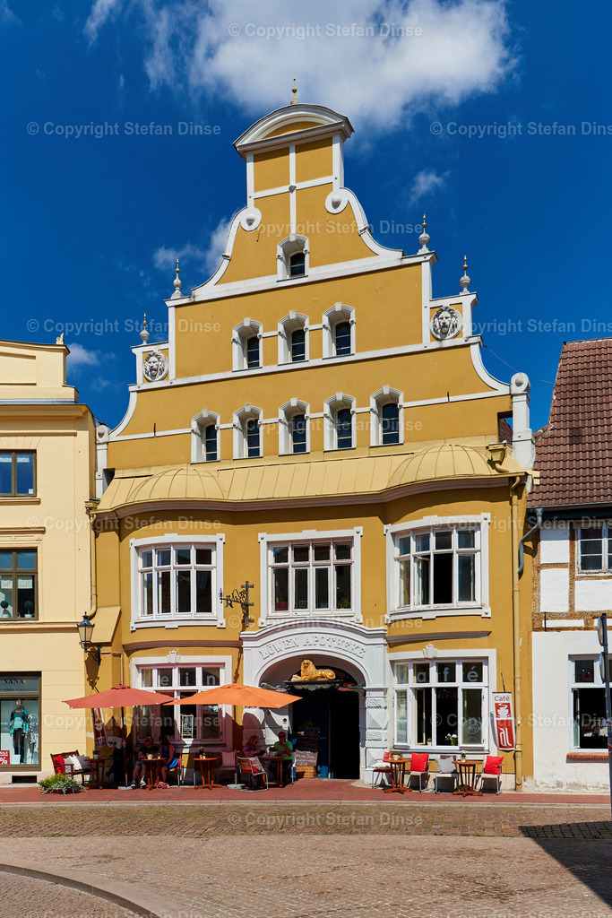 _DSC2911 1 | Findlinge im Eis, Zeesenboote bei der Traditionsregatta, eine Seebrücke im Sonnenaufgang - mit den Bildern aus dieser Galerie erhalten Sie wunderschöne Aufnahmen über das ganze Jahr. Ein tolles Produkt zum Verschenken, Werben oder zum Träumen vom nächsten - Realisiert mit Pictrs.com
