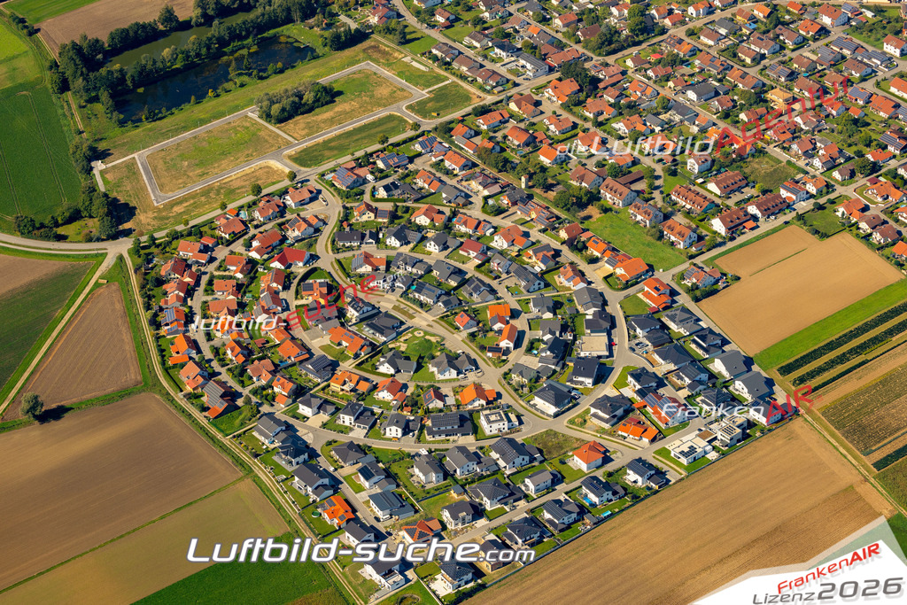 Das Luftbild zeigt :  Wallersdorf - Die Luftaufnahme wurde 2023 vom UL-Flugzeug aus erstellt ( keine Drohne ) - Hochauflösende Luftaufnahme - Für grossformatige Ausdrucke geeignet. Die Geschenkidee !Mit Lizenz und Bildrechte bestellbar
