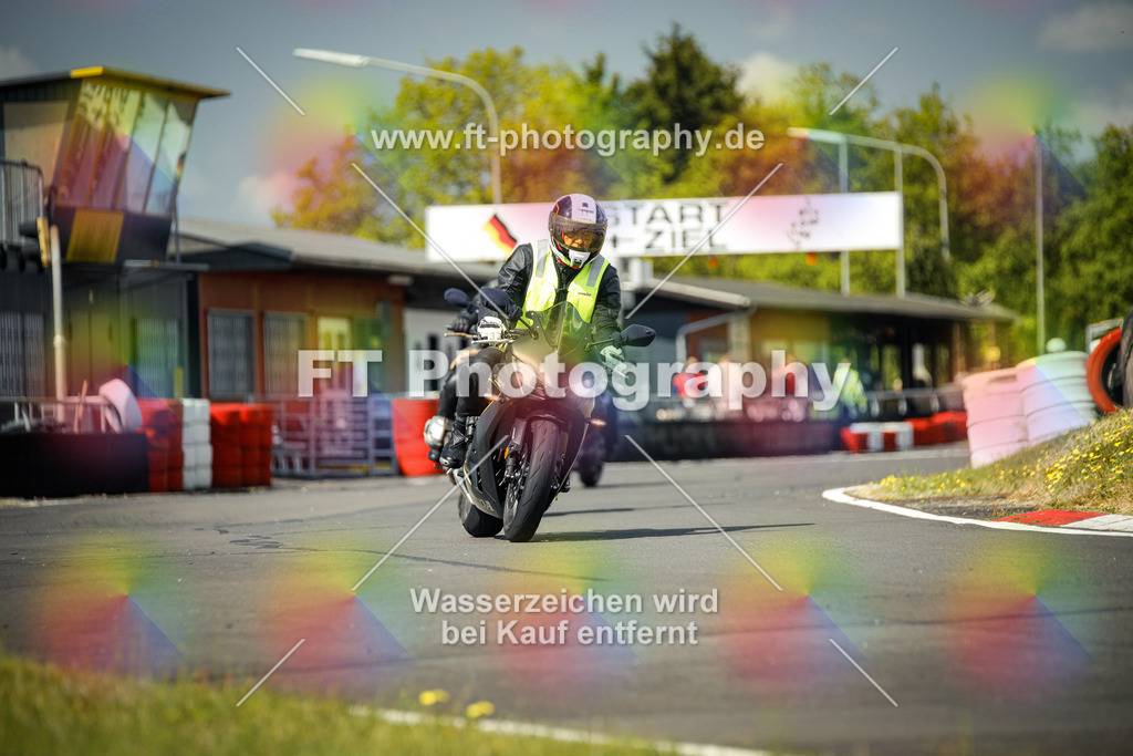 OBK_Mai_Martina_Markus-10783 | Hier findet Ihr Bilder von Touristenfahrten auf der Nürburgring Nordschleife oder von anderen Veranstaltungen die ich besucht habe. Viel Spass beim Durch Schauen 