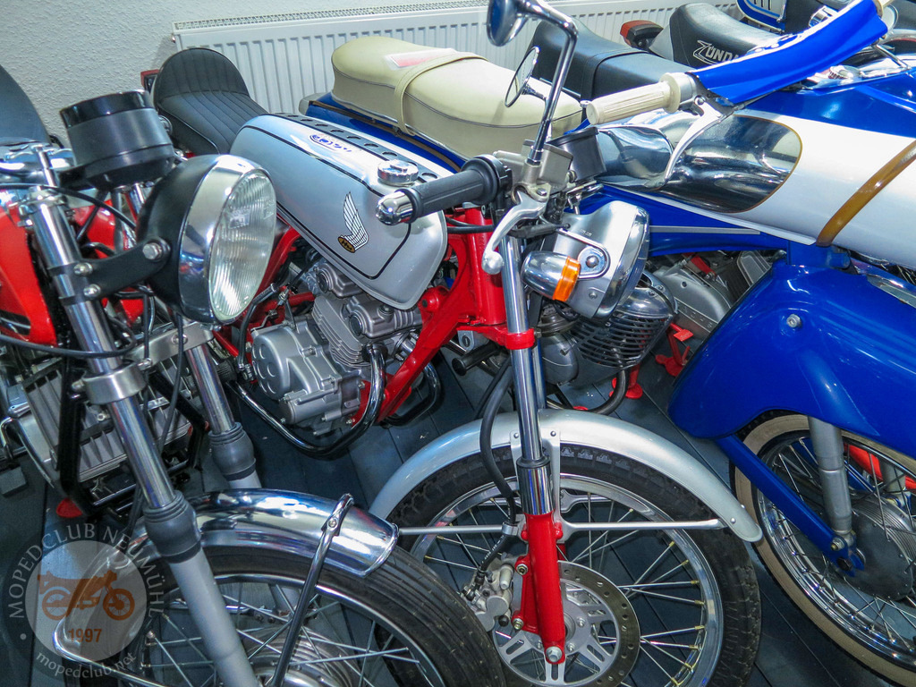 MopedmuseumNeumühl_151023_054 | Bildergalerie von Sport-Ereignissen aber auch von weiteren spannenden Dingen - nicht nur vom Niederrhein. In Anlehnung an den bekannten Spruch von Hanns Dieter Hüsch heißt das Motto: "Niederrhein ist überall".  - Realisiert mit Pictrs.com