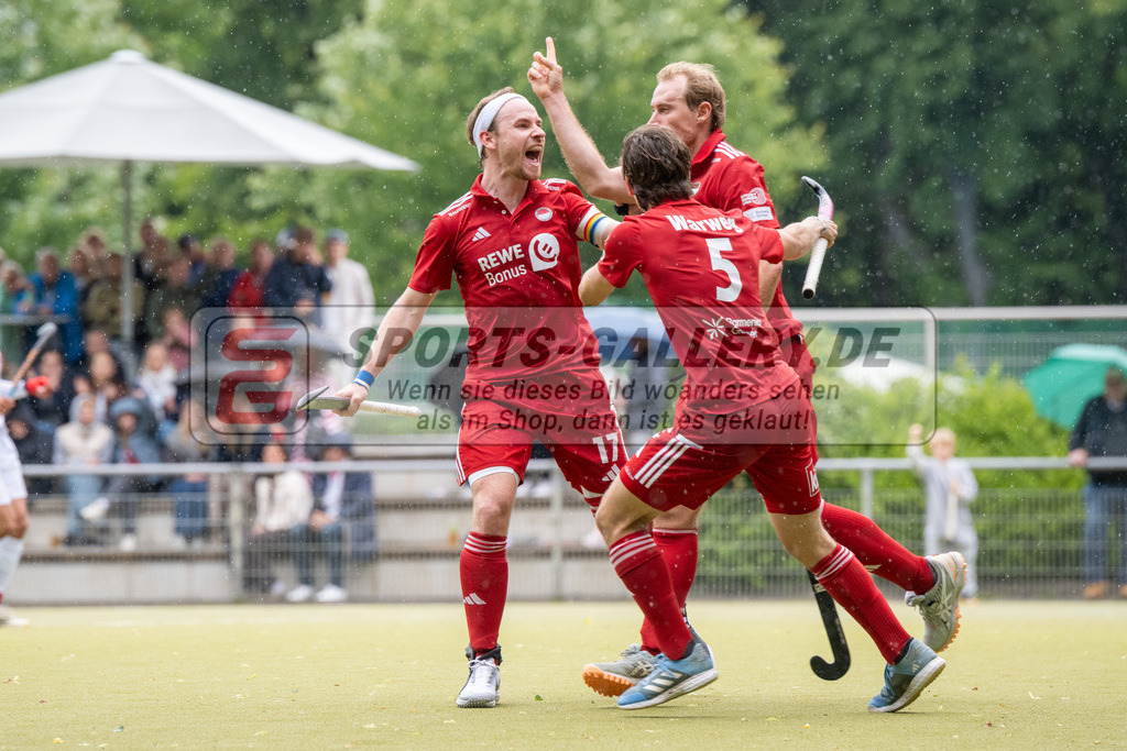 SFE_20250524_0072 | Köln, Deutschland, 24.05.2025:  Hockey 1. Bundesliga Herren Rot-Weiss Köln - Mannheimer THC im KTHC Stadion Rot-Weiss Köln Tennis and Hockey Club am 24.05.2025 in Köln, Deutschland. (Foto von Stephan Fehrmann)Köln, Germany, 24.05.2025: Hockey 1. Bundesliga Herren Rot-Weiss Köln - Mannheimer THC in KTHC Stadion Rot-Weiss Köln Tennis and Hockey Club at 24.05.2025 in Köln, Deutschland. (Foto from Stephan Fehrmann)