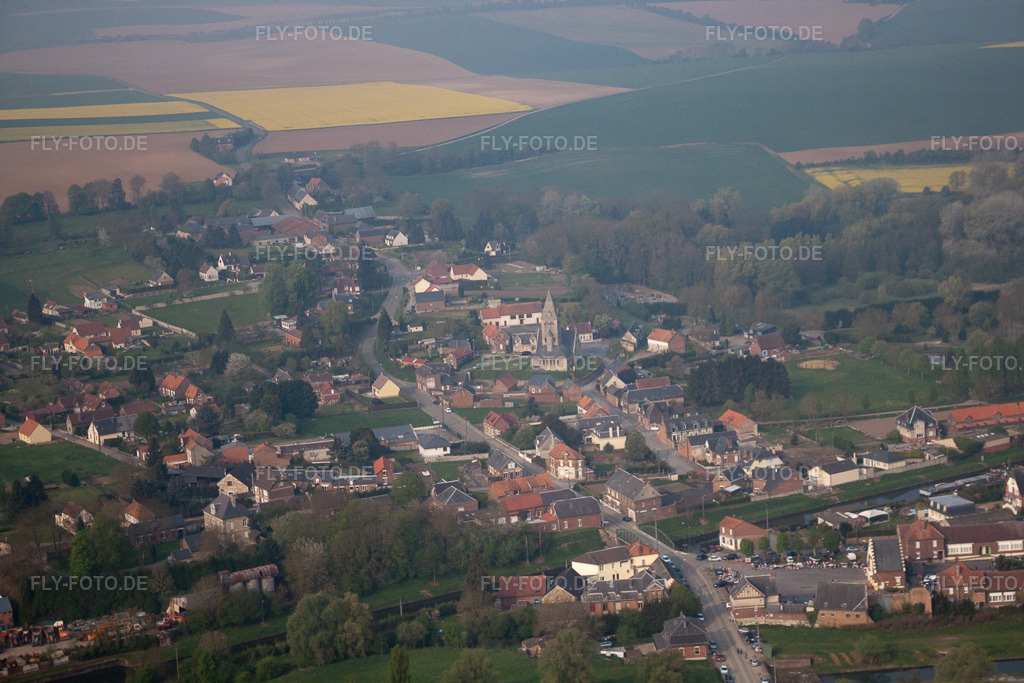 Luftbild: Ortsansicht in Vendhuile im Bundesland Aisne in Frankreich. Foto: IMG_40023.jpg vom 17.04.2011 durch Werner Riehm/FLY-FOTO.de