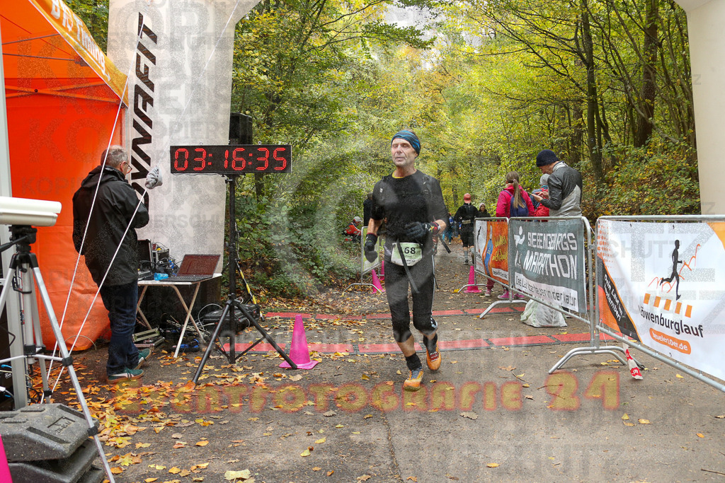 251026_1318_EX1_3143 | Sportfotografie im Rhein-Sieg Kreis, Köln, Bonn, NRW, Rheinland Pfalz, Hessen, etc. Unser Tätigkeitsfeld umfasst den Laufsport vom Volkslauf über den Marathon, Duathlon, Triathon bis zum Ultralauf wie Kölnpfad Ultra oder Schindertrail.
