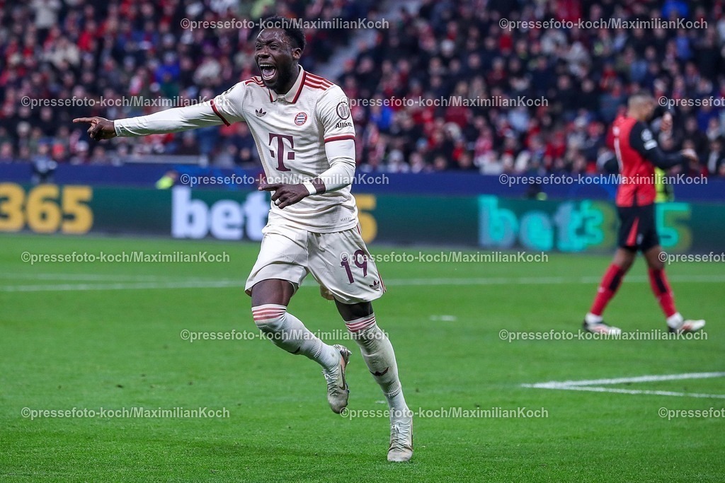 UCL11032502437 | 11.03.2025, Fußball, UEFA Champions League, Bayer 04 Leverkusen - FC Bayern München, Achtelfinale Rückspiel, BayArena, Saison 2024 2025: Torjubel nach dem 2:0 durch Torschütze Alphonso Davies (FC Bayern #19). DFB regulations prohibit any use of photographs as image sequences and or quasi-video.