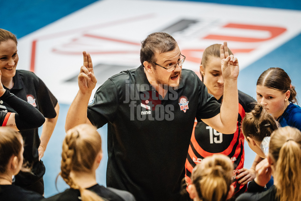 Volleyball | Frauen | Saison 2025/2026 | Volleyball Bundesliga | SSC Palmberg Schwerin vs. ETV Hamburger Volksbank Volleys | 18.10.2025 | Trainer Markus Friedrich (ETV Hamburger Volksbank Volleys)
