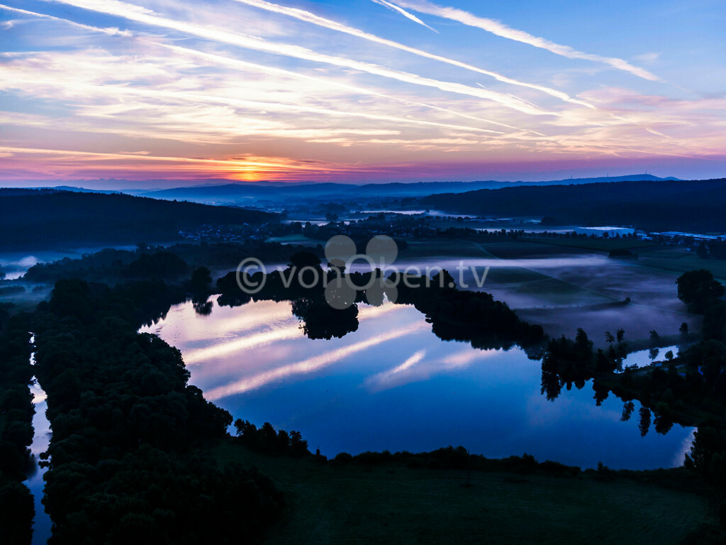 Das Biotop bei Redwitz im ersten Licht des Tages | Luftbilder, Drohnenbilder, Oberfranken, Bayern, Kronach, Lichtenfels, Kulmbach, Thüringen, Frankenwald, Thüringerwald - Realisiert mit Pictrs.com