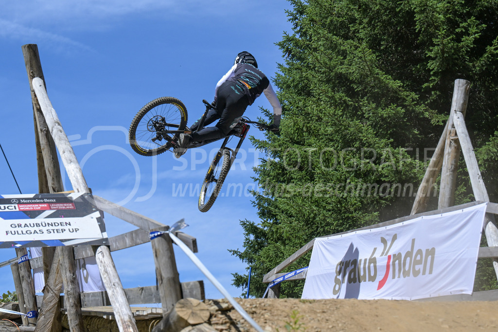 UCI Mountain Bike World Cup Lenzerheide 2022 - Downhill - 9. July 2022 | UCI Mountain Bike World Cup Lenzerheide 2022 - Downhill
Bike Kingdom, Lenzerheide
Bild: Sportfotografie Markus Aeschimann | www.markus-aeschimann.ch - Realisiert mit Pictrs.com