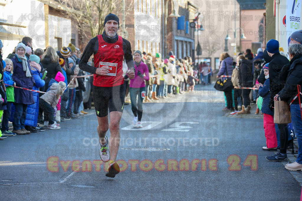 241201_1224_EX1_1987 | Sportfotografie im Rhein-Sieg Kreis, Köln, Bonn, NRW, Rheinland Pfalz, Hessen, etc. Unser Tätigkeitsfeld umfasst den Laufsport vom Volkslauf über den Marathon, Duathlon, Triathon bis zum Ultralauf wie Kölnpfad Ultra oder Schindertrail.